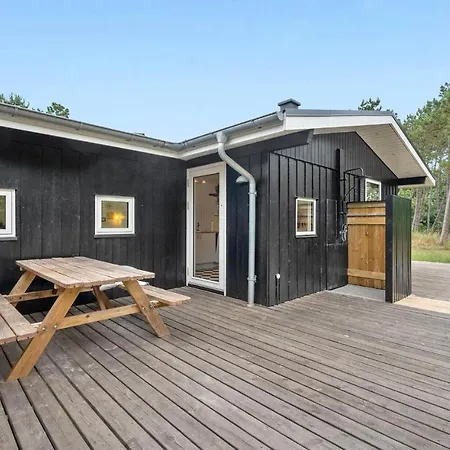 Three-bedroom In Casa vacanze *