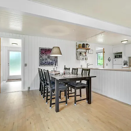 Three-bedroom In Nordenbro Vesteregn